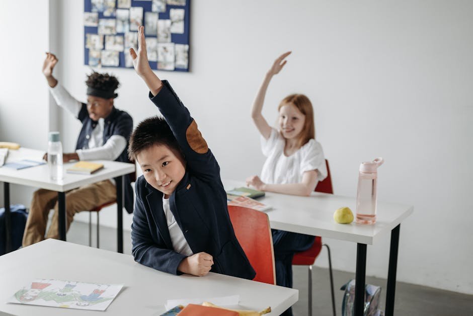 Klein klaslokaal met leerlingen van diverse leeftijden