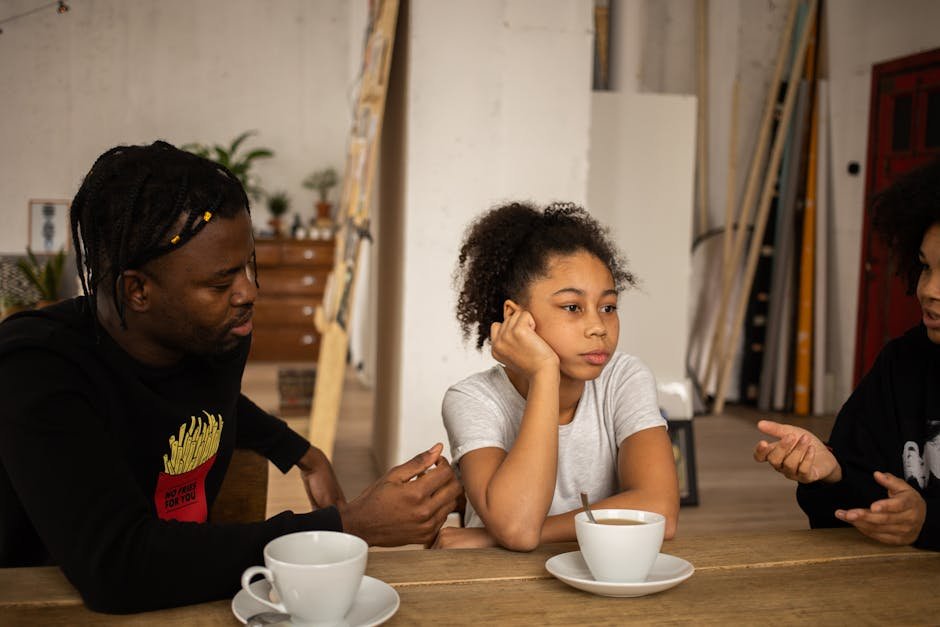 Ouder en kind voeren rustig gesprek