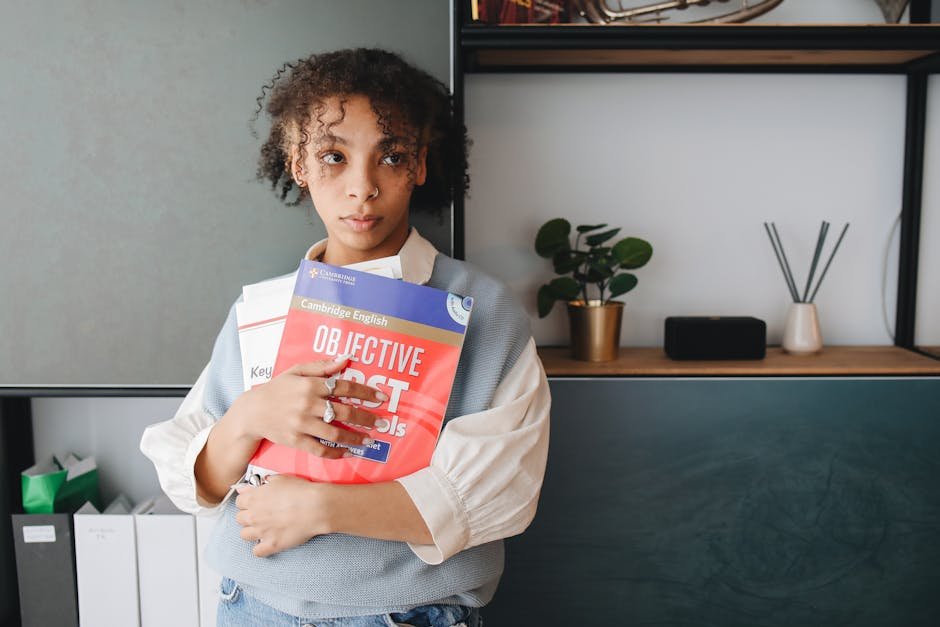 Hoogbegaafde leerling leest een boek