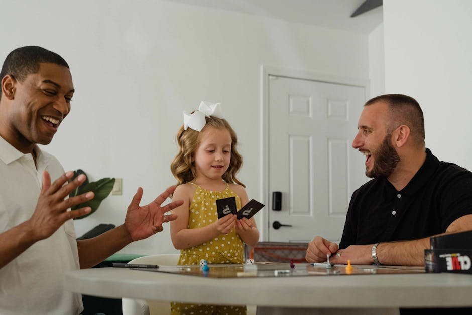 Vrolijk familie speelt een spel