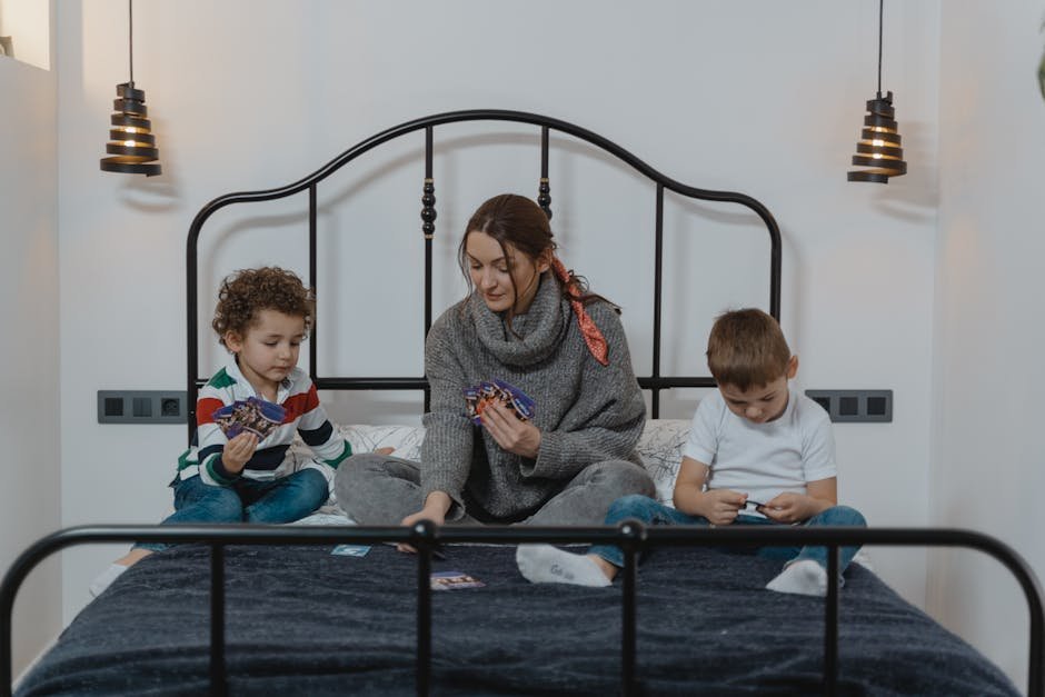 Kinderen spelen een kaartspel