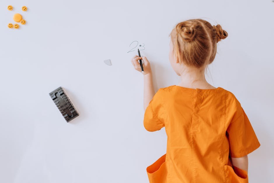 Kind oefent wiskunde met timer